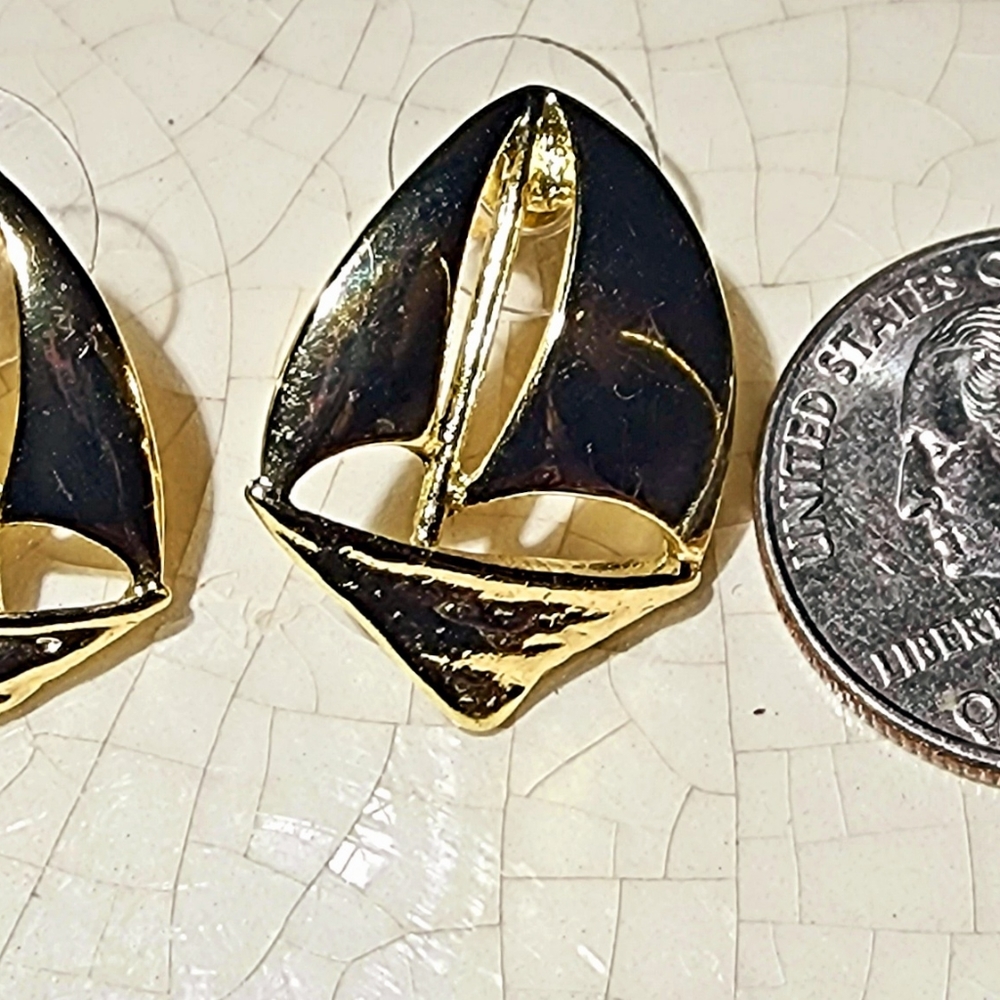 Gold sailboat Nautical Fornash earrings - Picture 5 of 7